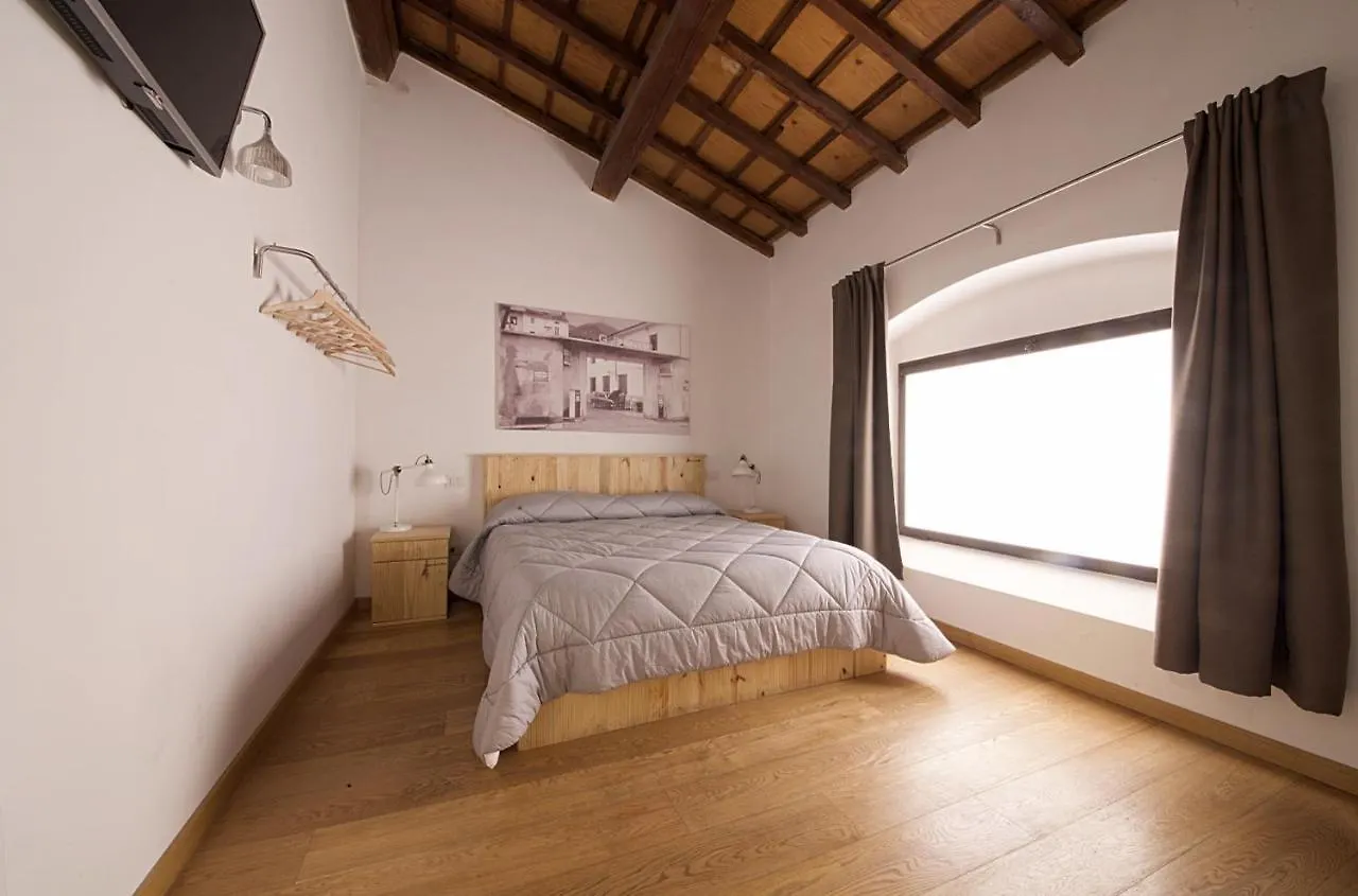 Le Camere Pietrasantine - Centro Storico Pietrasanta Bed & Breakfast