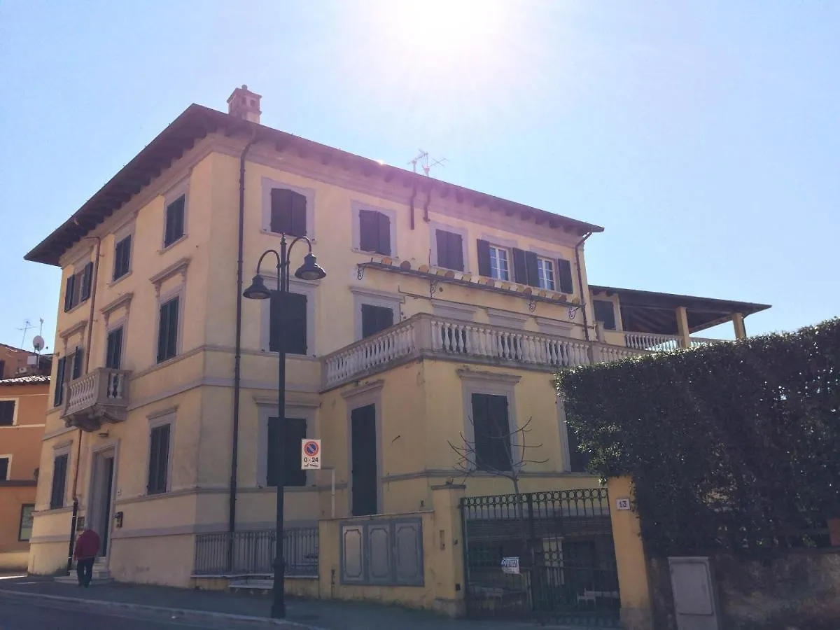 Le Camere Pietrasantine - Centro Storico Pietrasanta 0*,