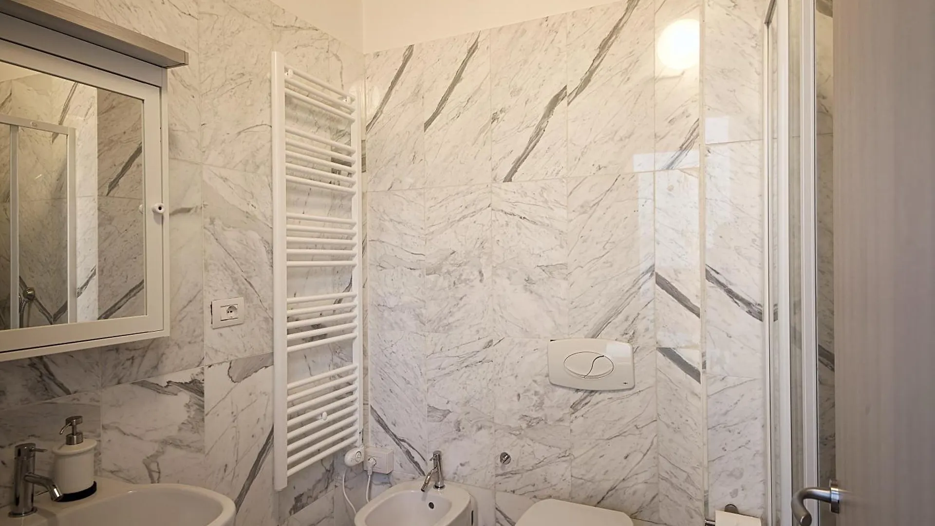 Bed & Breakfast Le Camere Pietrasantine - Centro Storico Pietrasanta Italy