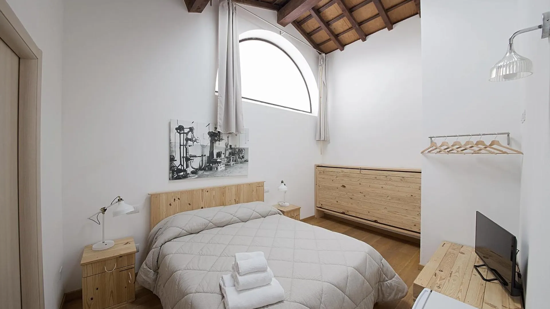 Le Camere Pietrasantine - Centro Storico Pietrasanta Bed & Breakfast